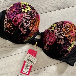 NEVER BEEN WORN * Floral embroidered bikini top